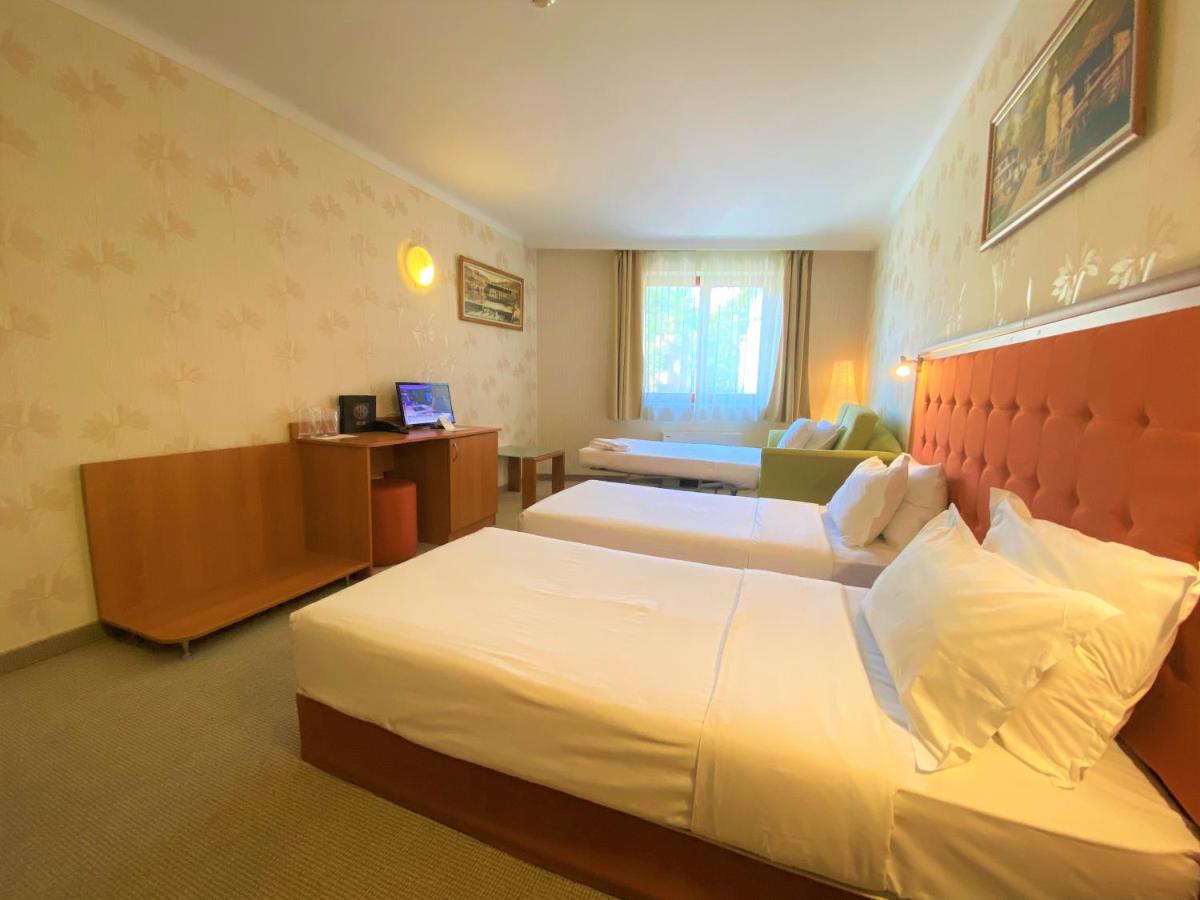 Light Hotel 3*